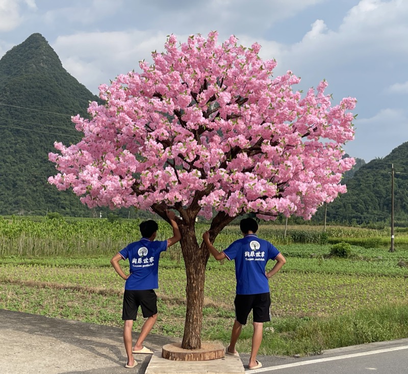 Artificial flowering tree